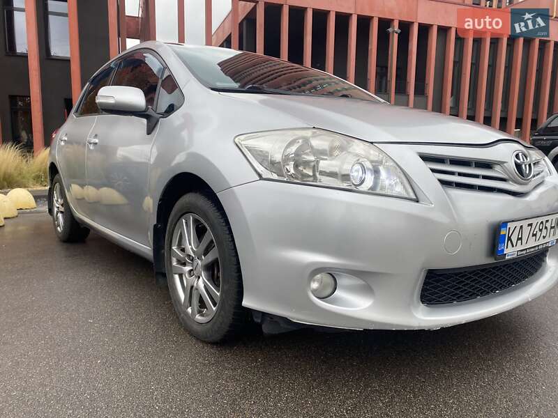 Toyota Auris 2011