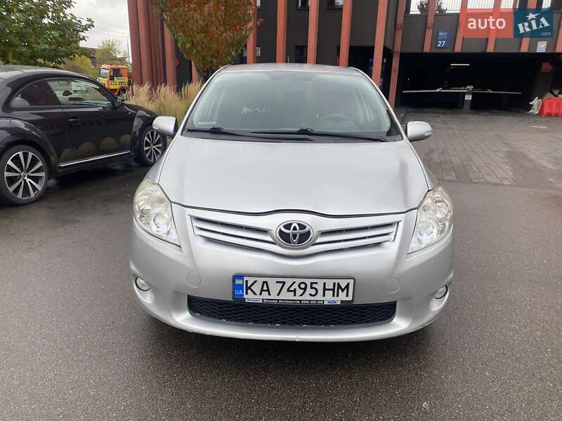 Toyota Auris 2011