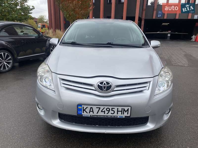 Toyota Auris 2011