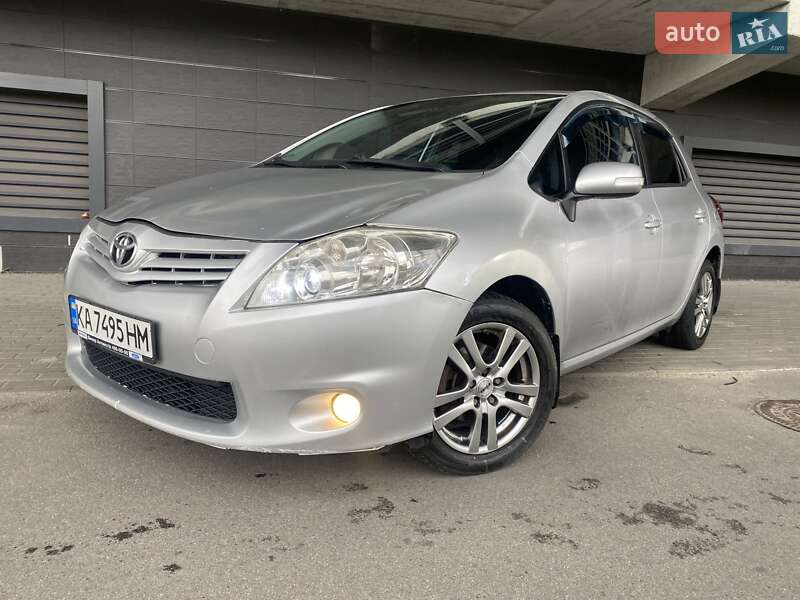 Toyota Auris 2011