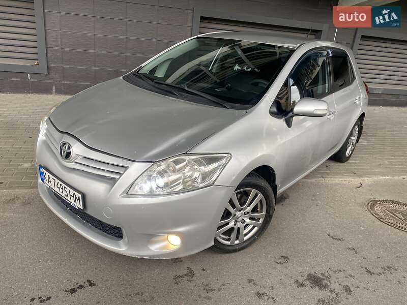 Toyota Auris 2011