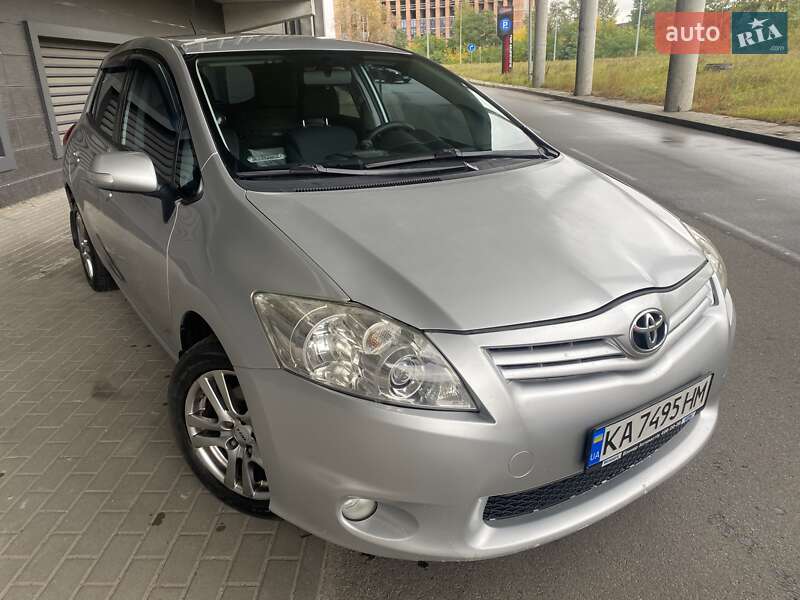 Toyota Auris 2011