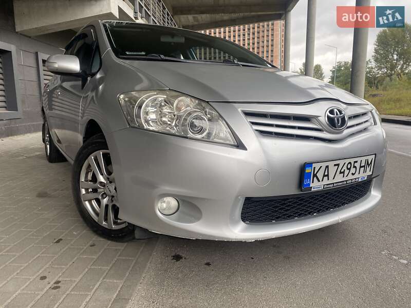 Toyota Auris 2011