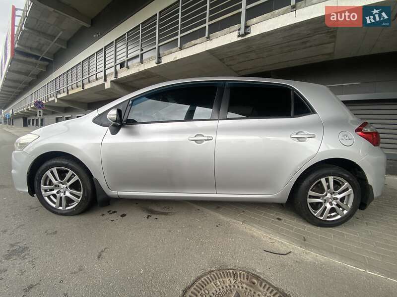 Toyota Auris 2011