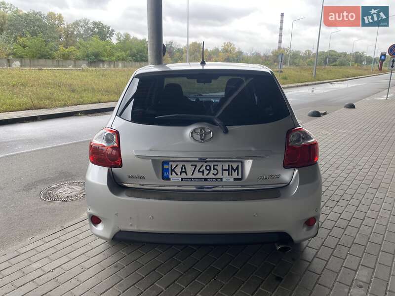 Toyota Auris 2011