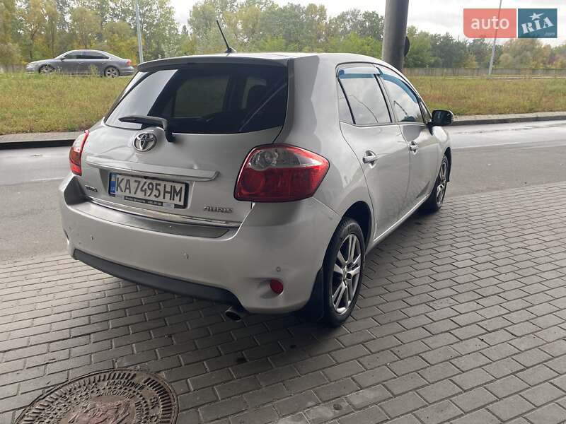 Toyota Auris 2011