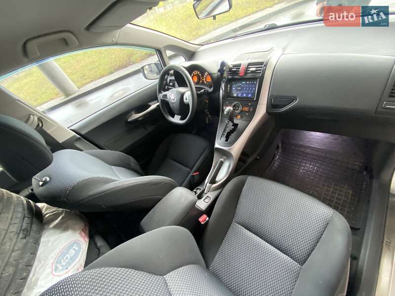 Toyota Auris 2011
