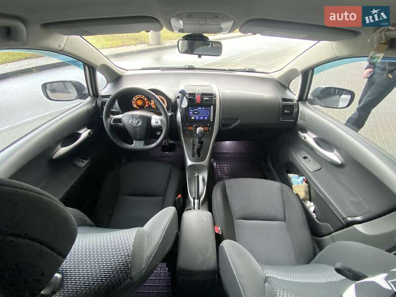 Toyota Auris 2011