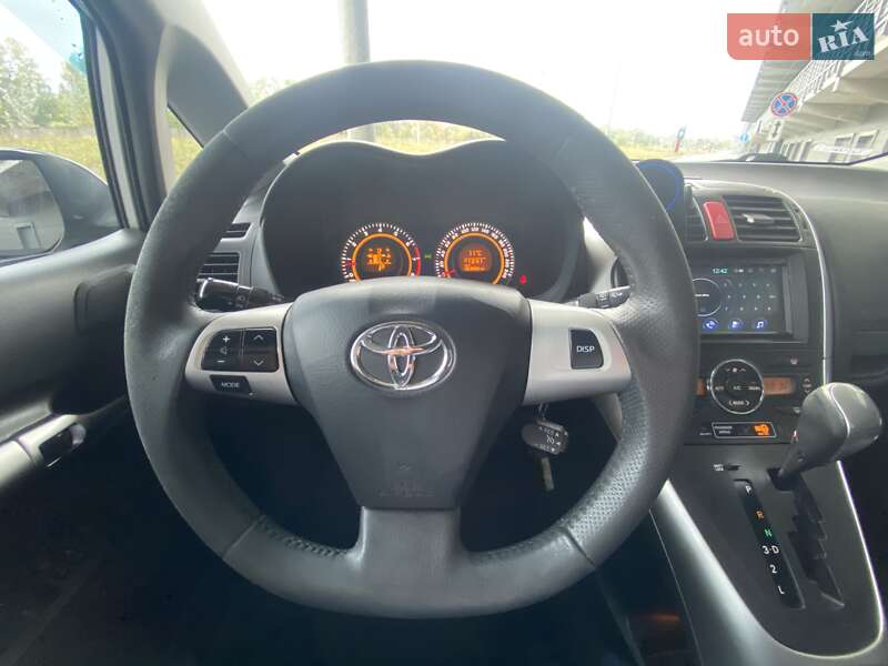 Toyota Auris 2011