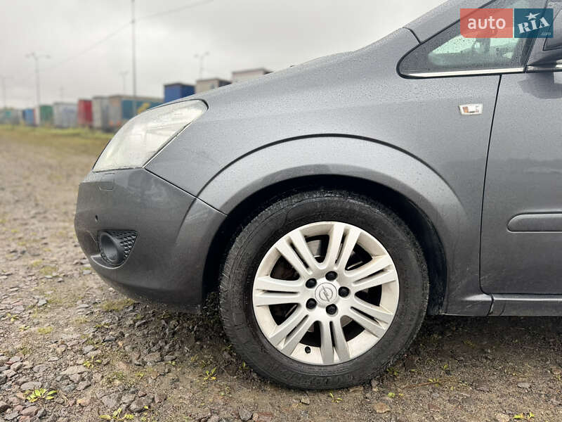Opel Zafira 2011
