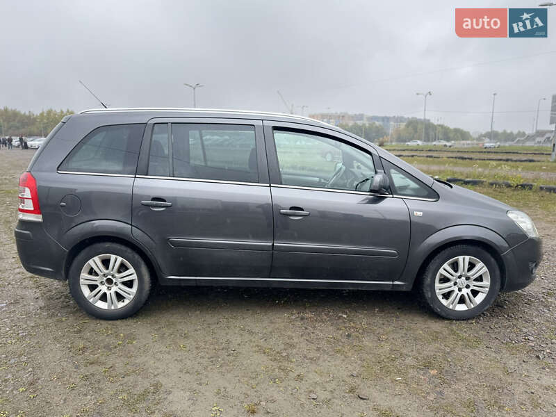Opel Zafira 2011