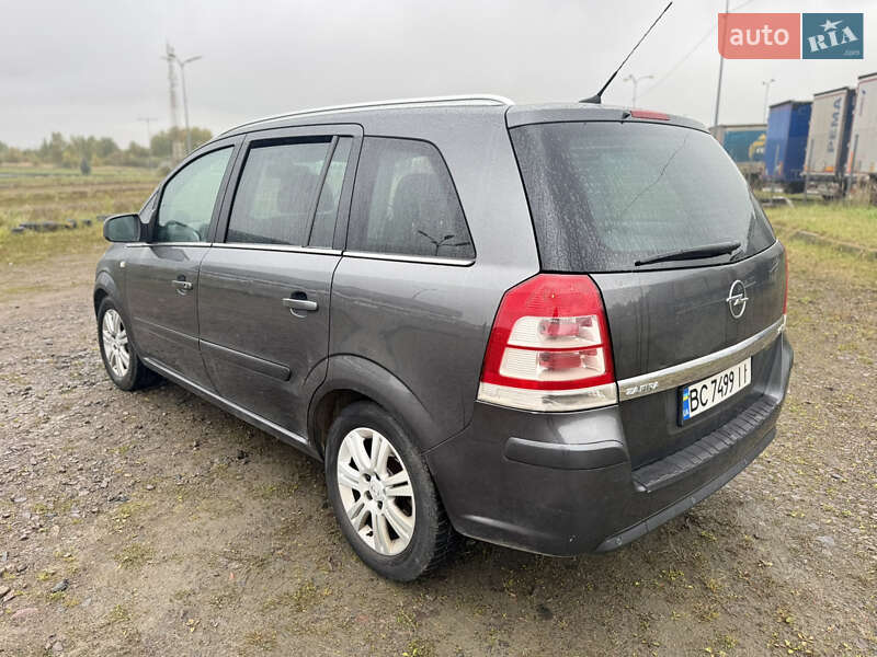 Opel Zafira 2011