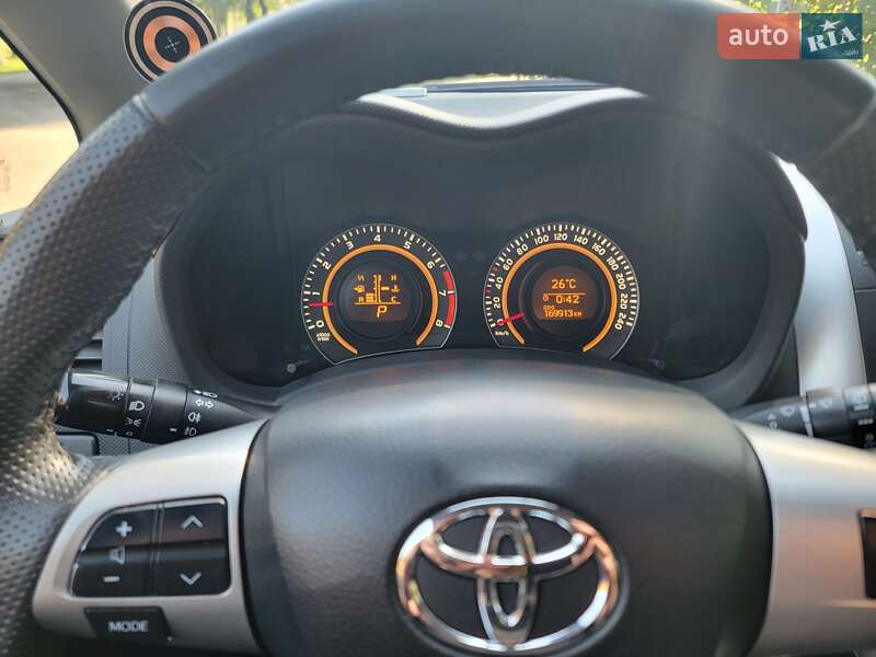 Toyota Auris 2011