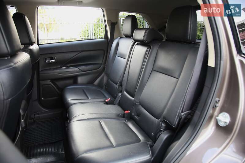 Mitsubishi Outlander 2015