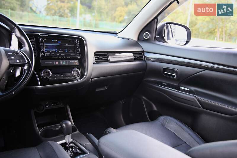 Mitsubishi Outlander 2015