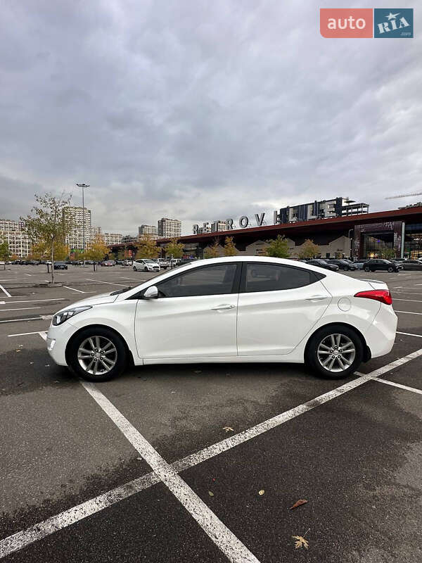 Hyundai Elantra 2011