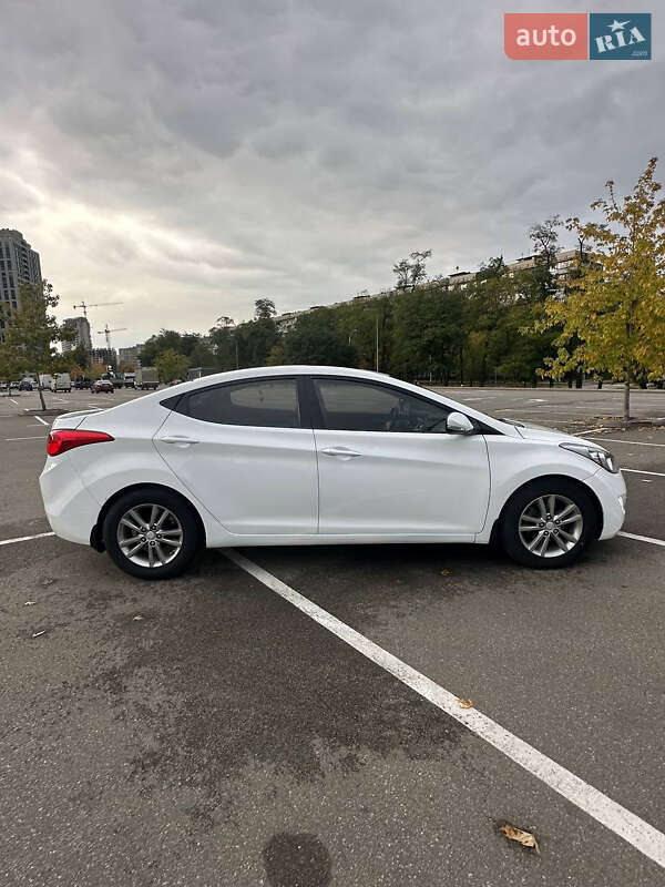 Hyundai Elantra 2011