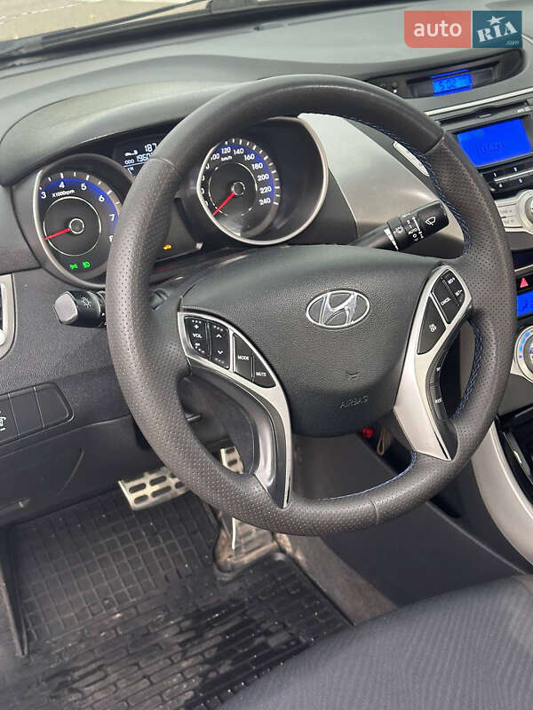 Hyundai Elantra 2011