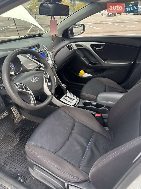 Hyundai Elantra 2011