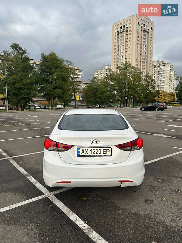 Hyundai Elantra 2011