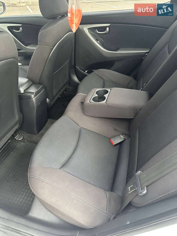 Hyundai Elantra 2011