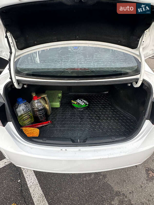 Hyundai Elantra 2011