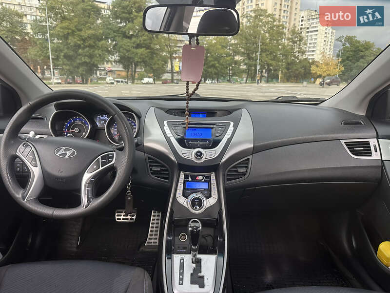 Hyundai Elantra 2011