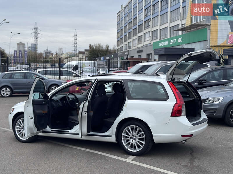 Volvo V50 2011