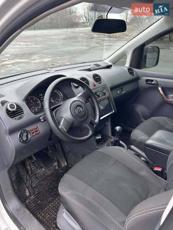 Volkswagen Caddy 2011