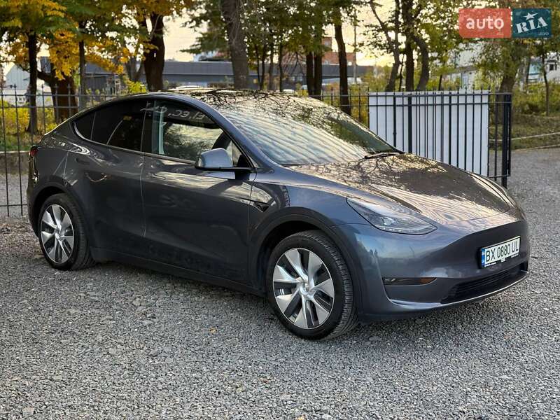 Tesla Model Y 2023