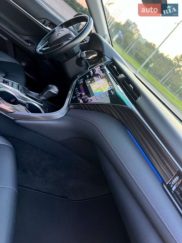 Toyota Camry 2019