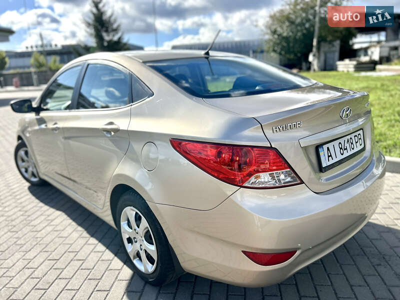 Hyundai Accent 2011