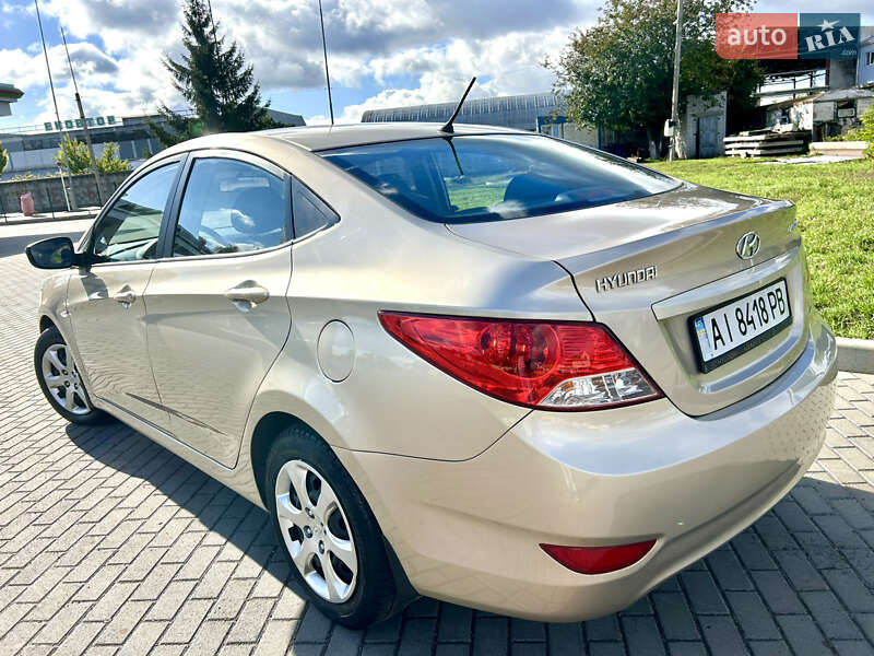 Hyundai Accent 2011