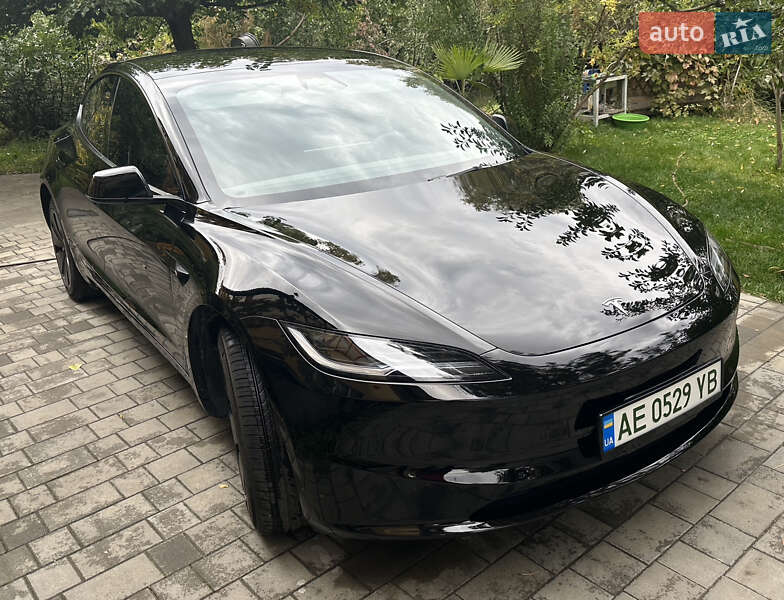 Tesla Model 3 2024