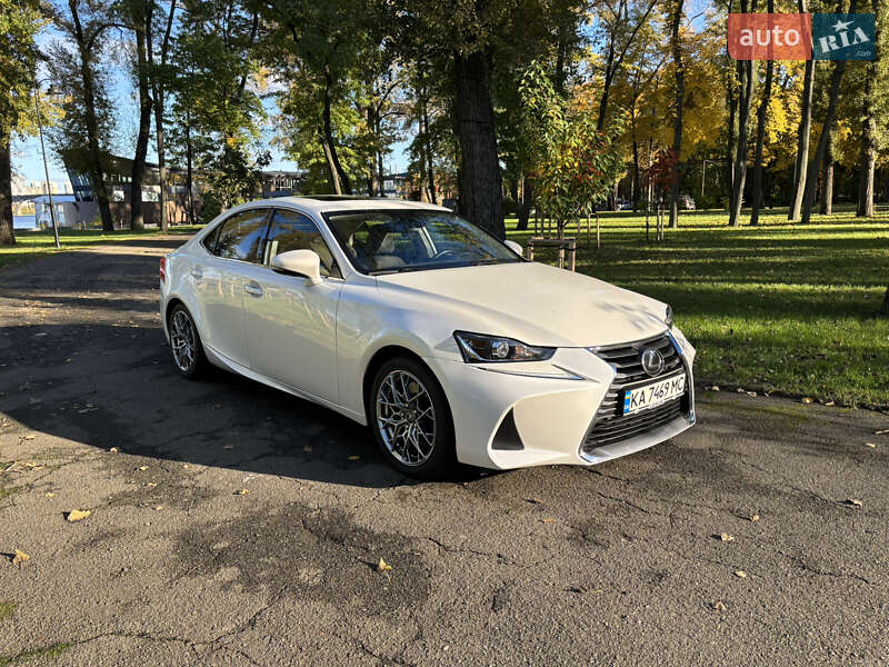 Lexus IS 2018