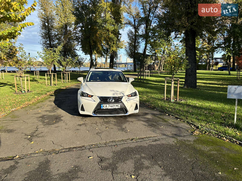 Lexus IS 2018