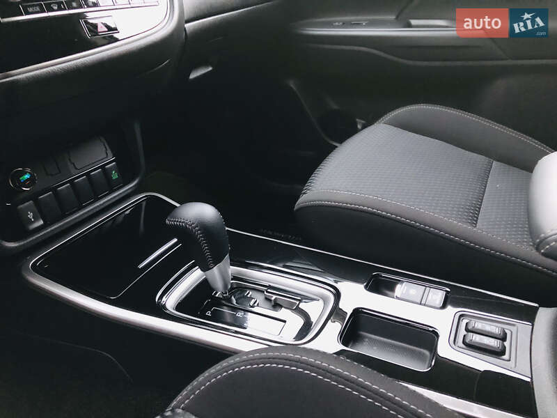 Mitsubishi Outlander 2020