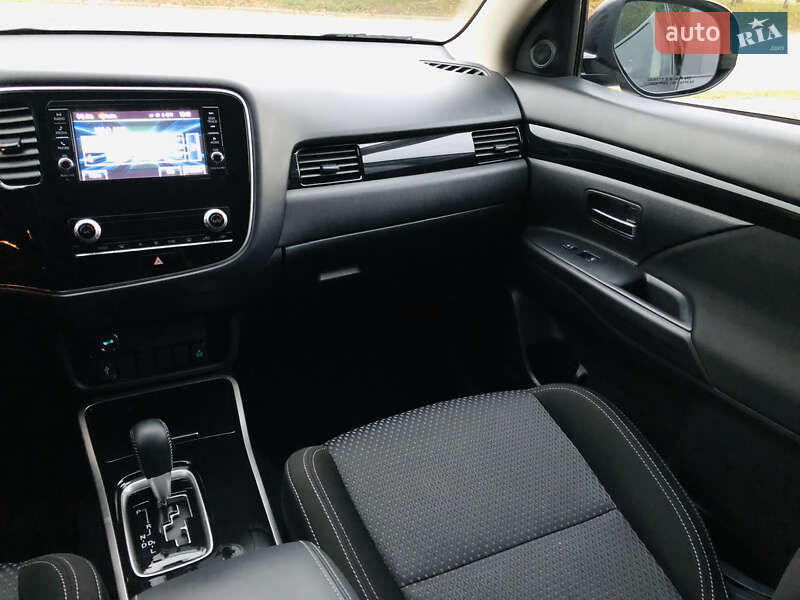 Mitsubishi Outlander 2020