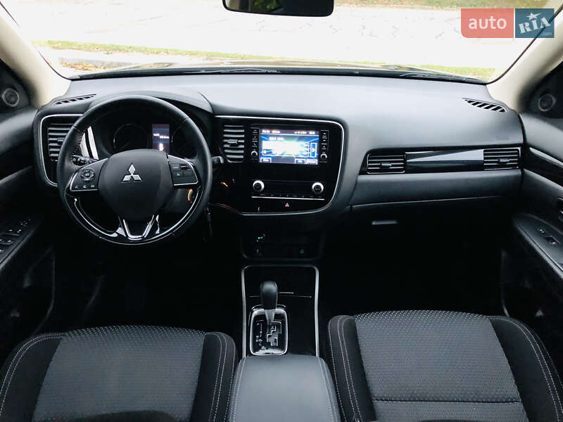 Mitsubishi Outlander 2020