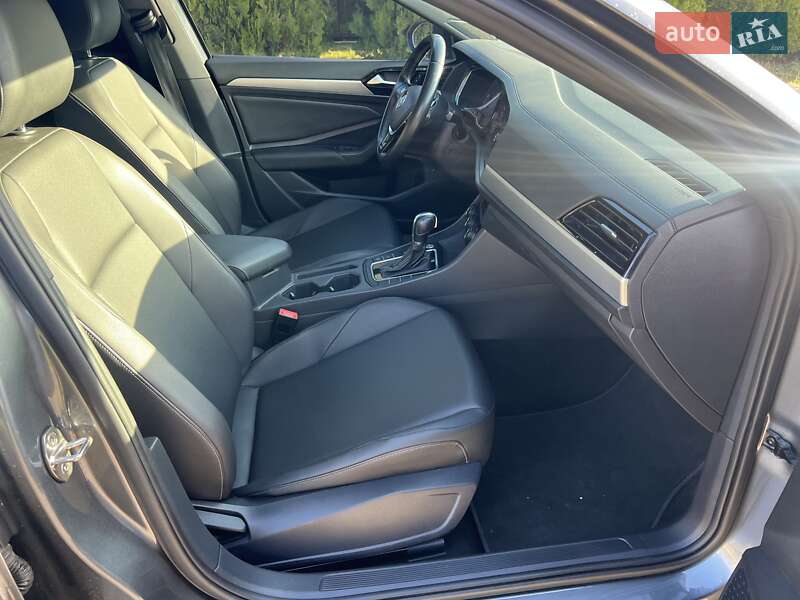 Volkswagen Jetta 2019