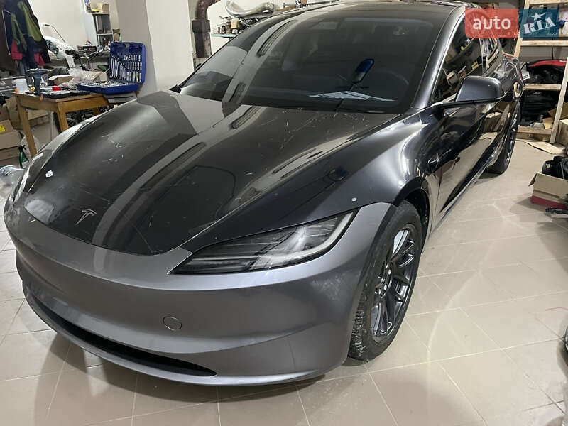 Tesla Model 3 2025