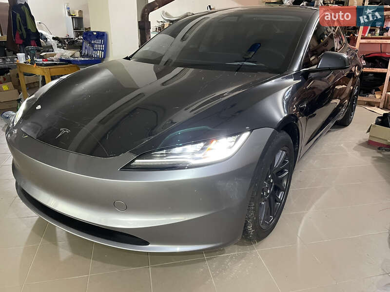 Tesla Model 3 2025