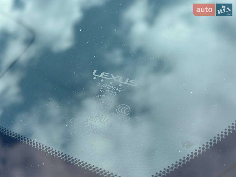 Lexus-44