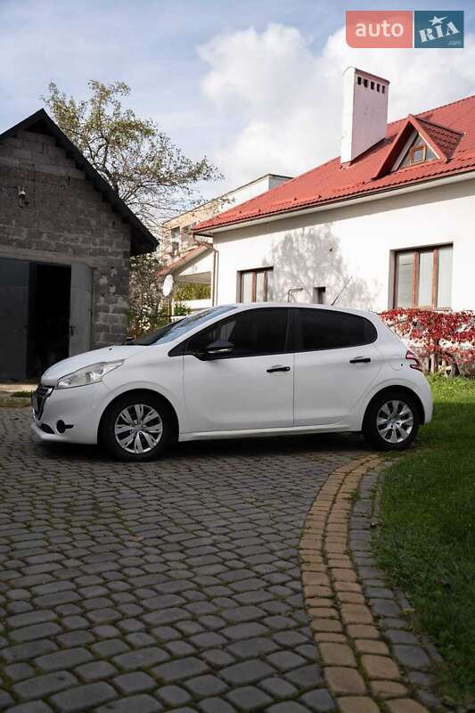 Peugeot 208 2013