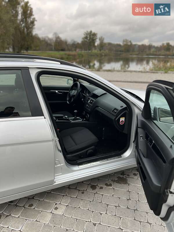 Mercedes-Benz C-Class 2011