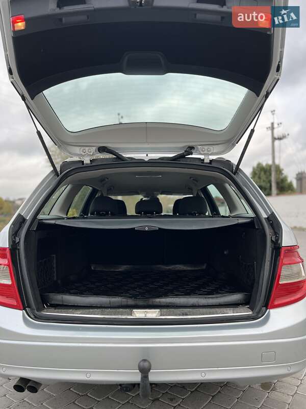 Mercedes-Benz C-Class 2011