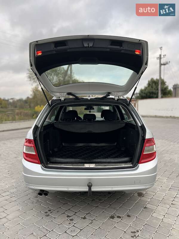 Mercedes-Benz C-Class 2011