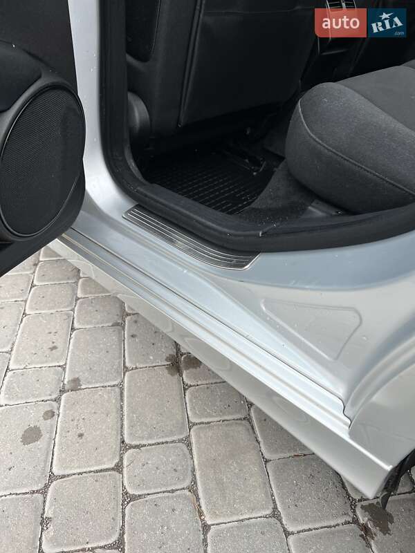 Mercedes-Benz C-Class 2011