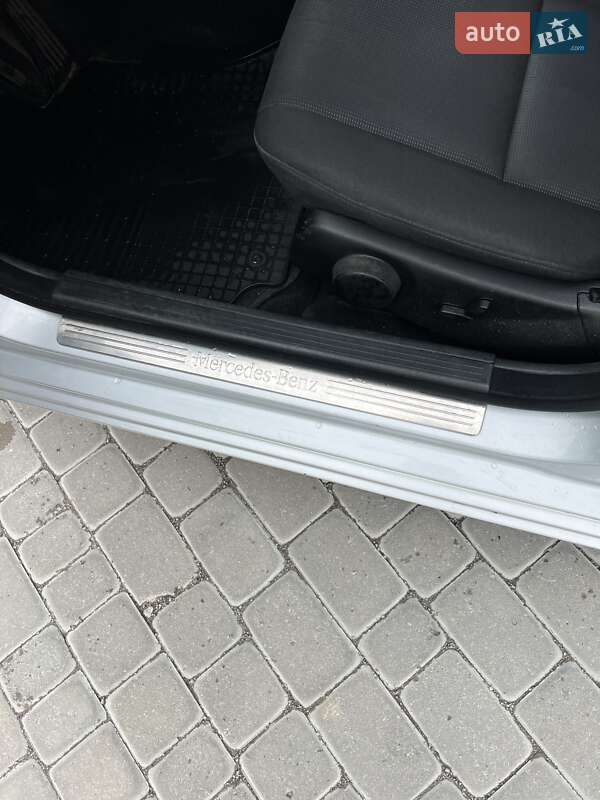 Mercedes-Benz C-Class 2011