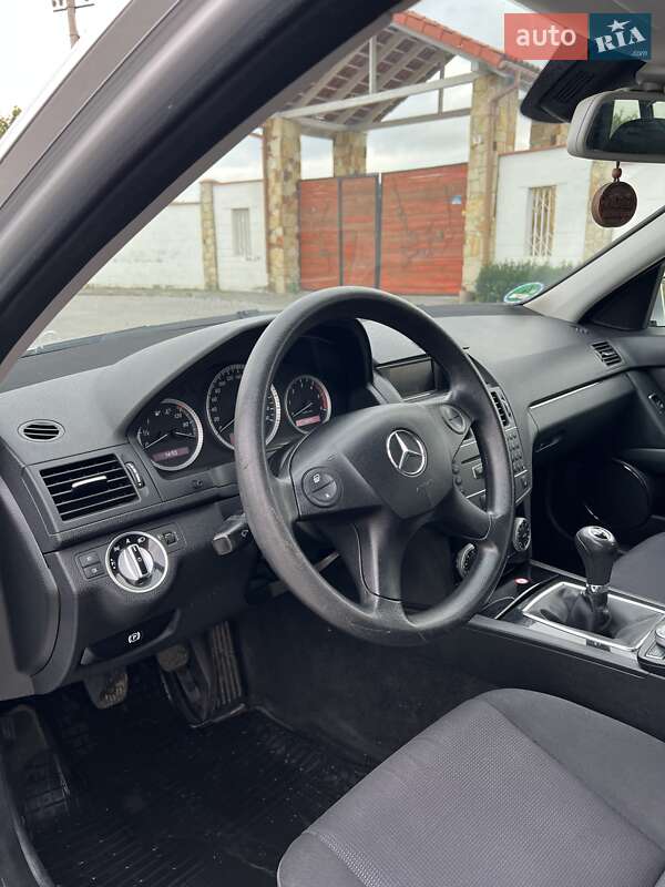 Mercedes-Benz C-Class 2011